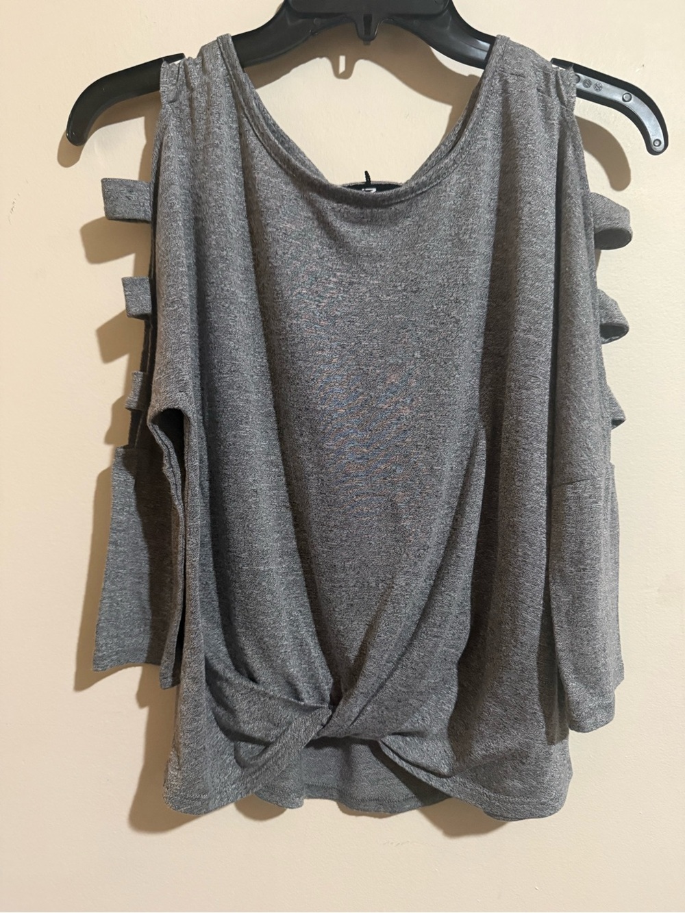 Iz Byer Charcoal Gray Cold-Shoulder Twist-Front Knit Tunic